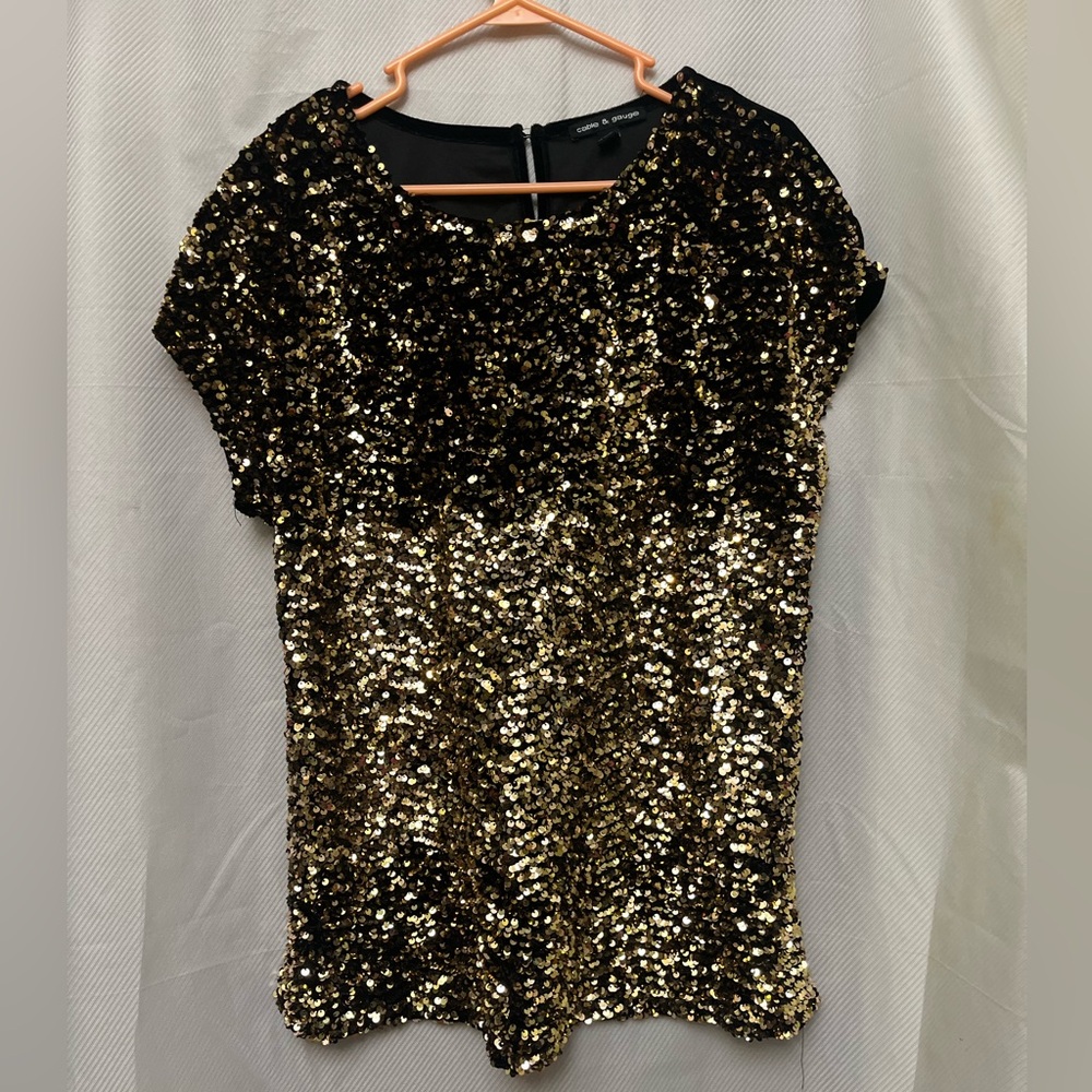 Cable and Gauge gold sequin and black velvet blouse. XL.       L1